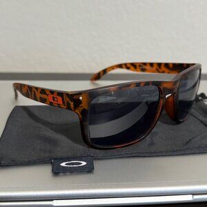 OO9102 Oakley Holbrook Tortoise Frame